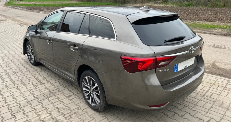 Toyota Avensis cena 21900 przebieg: 218000, rok produkcji 2016 z Chodzież małe 232